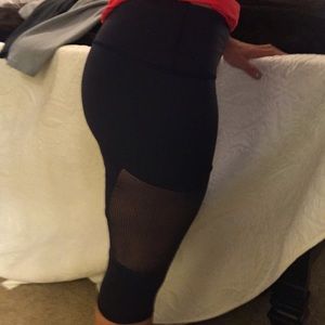 Lululemon crops never wore size 4 mesh siding